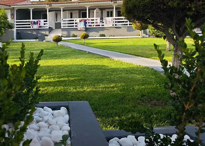 Garlis Apartments