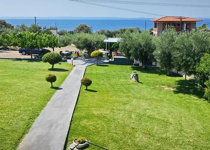 Garlis Apartments